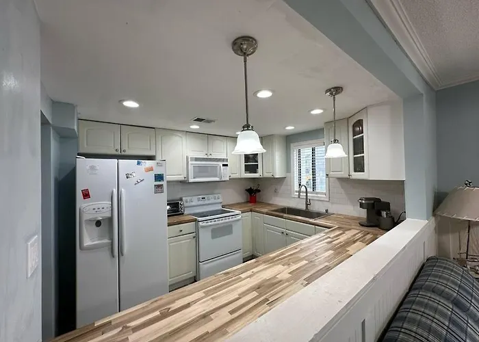 Beautiful 2br/2ba With 2 Private Balconies! Apartment