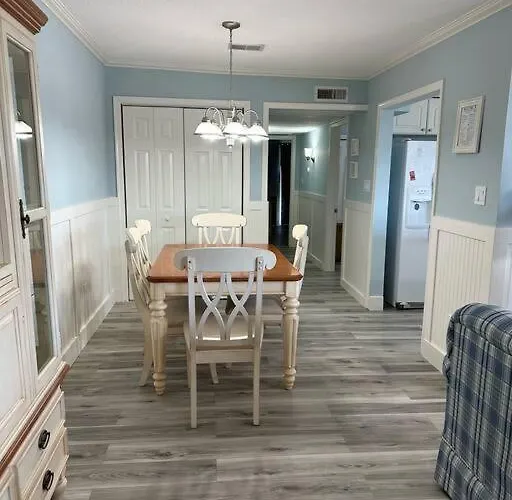 Apartment Beautiful 2br/2ba With 2 Private Balconies! *